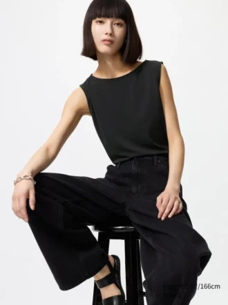 Dames T-shirt van crêpe jersey met boothals en zonder mouwen