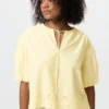 Damesblouse met borduursels en halflange mouwen