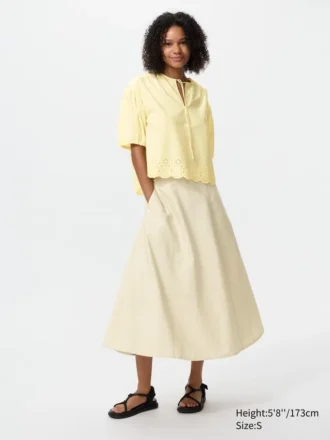 Damesblouse met borduursels en halflange mouwen
