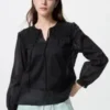 Lichte katoenen blouse met plooien voor dames