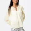 Lichte katoenen blouse met plooien voor dames