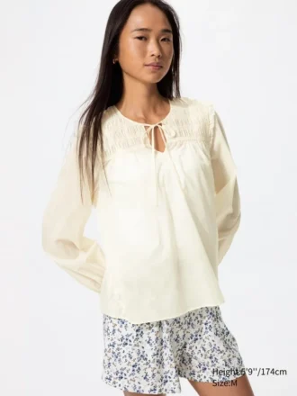 Lichte katoenen blouse met plooien voor dames