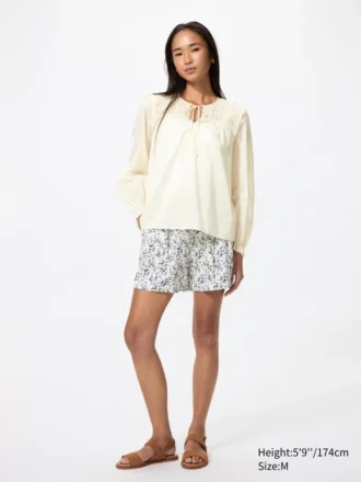 Lichte katoenen blouse met plooien voor dames